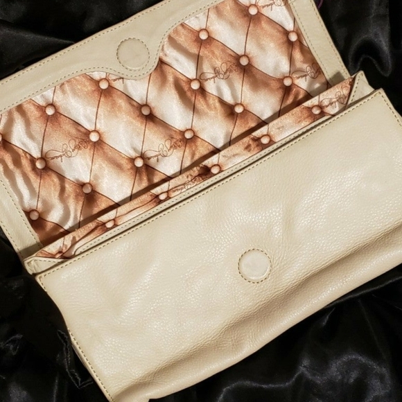 Vintage ivory leather betsey johnson original pyramid stud clutch - Picture 3 of 5